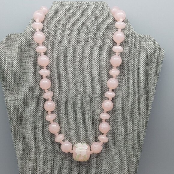 Vintage Pink Plastic Bead Collar Strand Necklace Large Floral Center Bead 18" - Picture 4 of 11